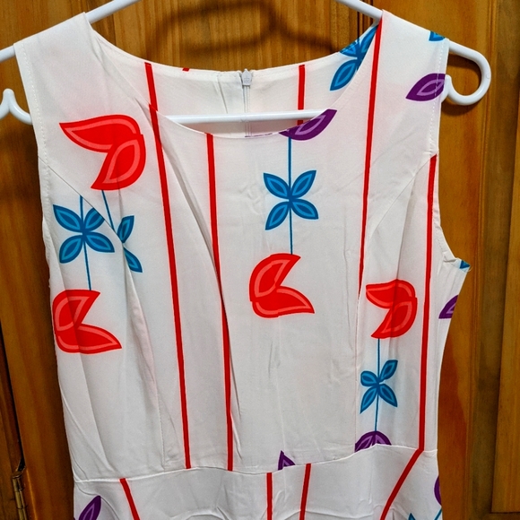 Zapaka Retro Inspired but brand new and adorable 🥰 tulip Sun dress - Picture 2 of 5